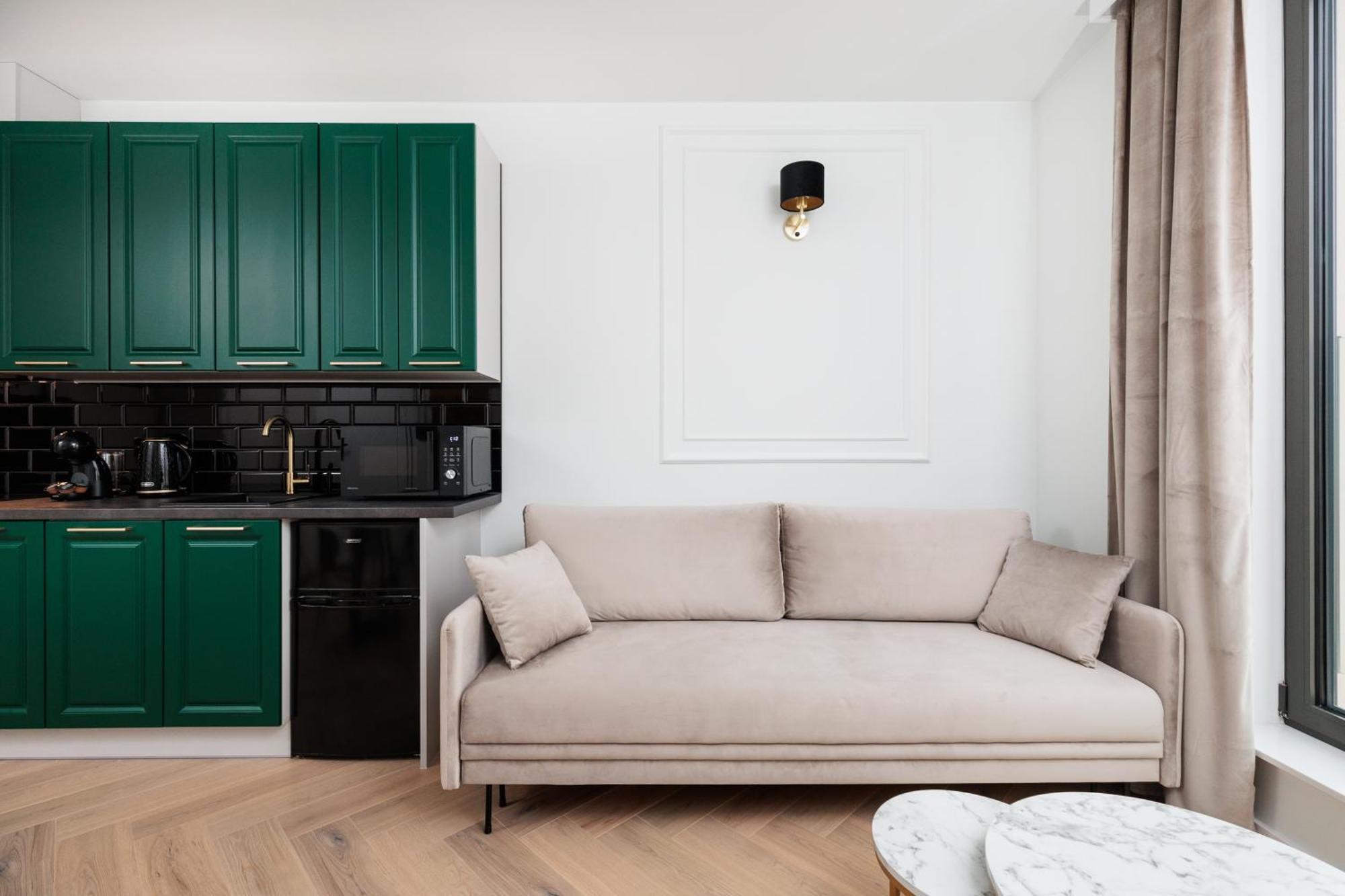 Apartment Of The Kings - Riverside K22 M44 *